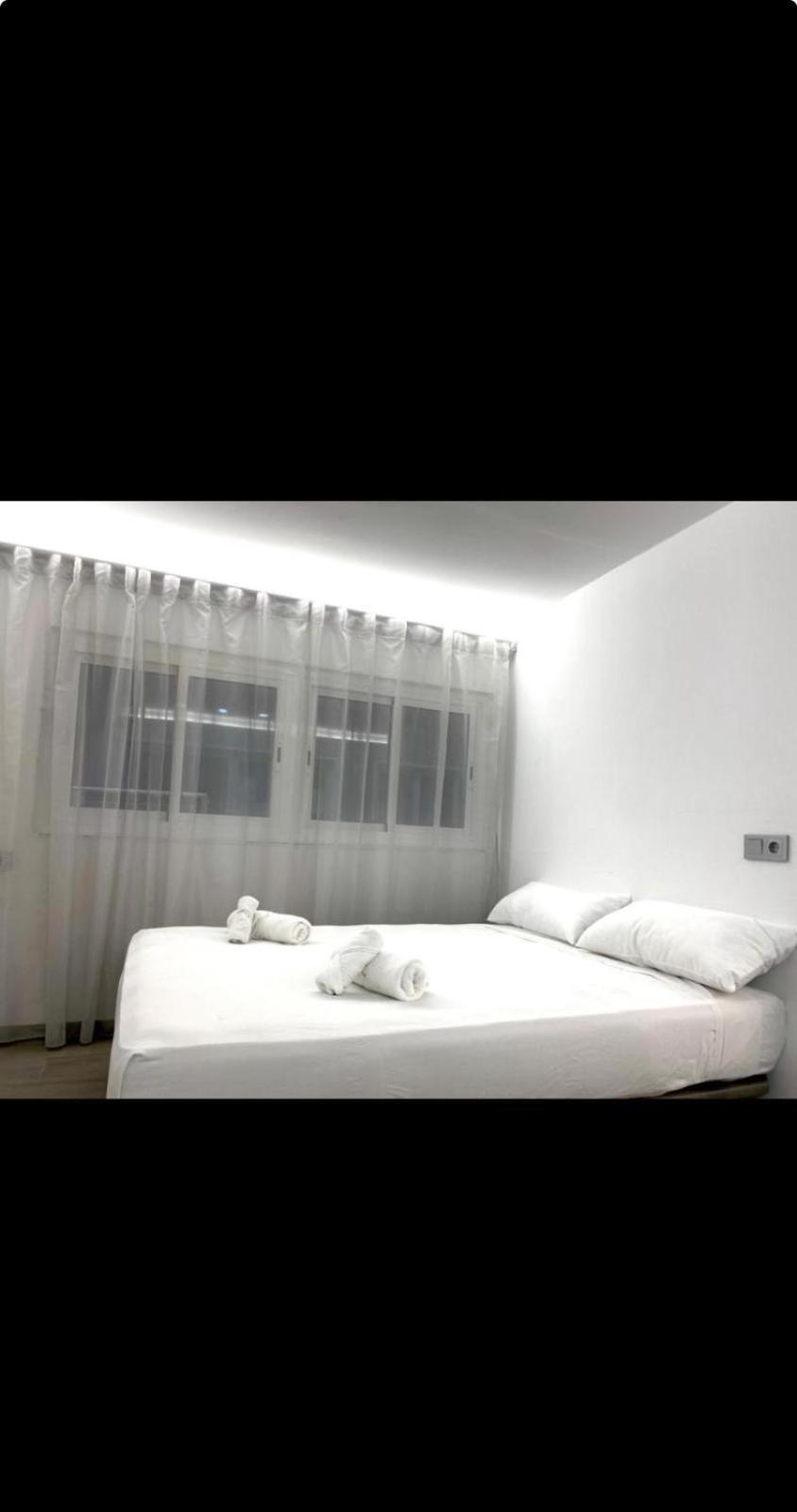 Avakian Suite Valencia Bagian luar foto