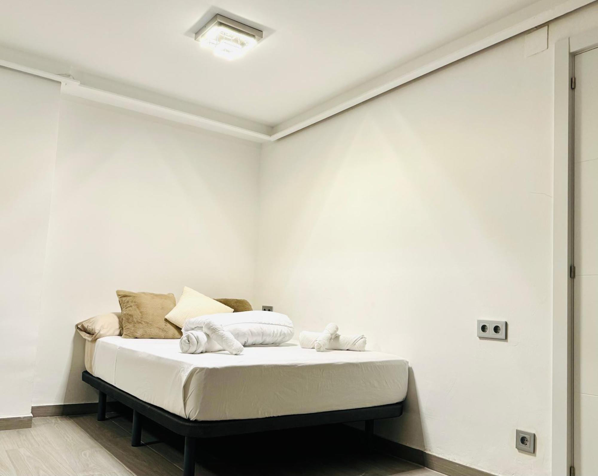Avakian Suite Valencia Bagian luar foto