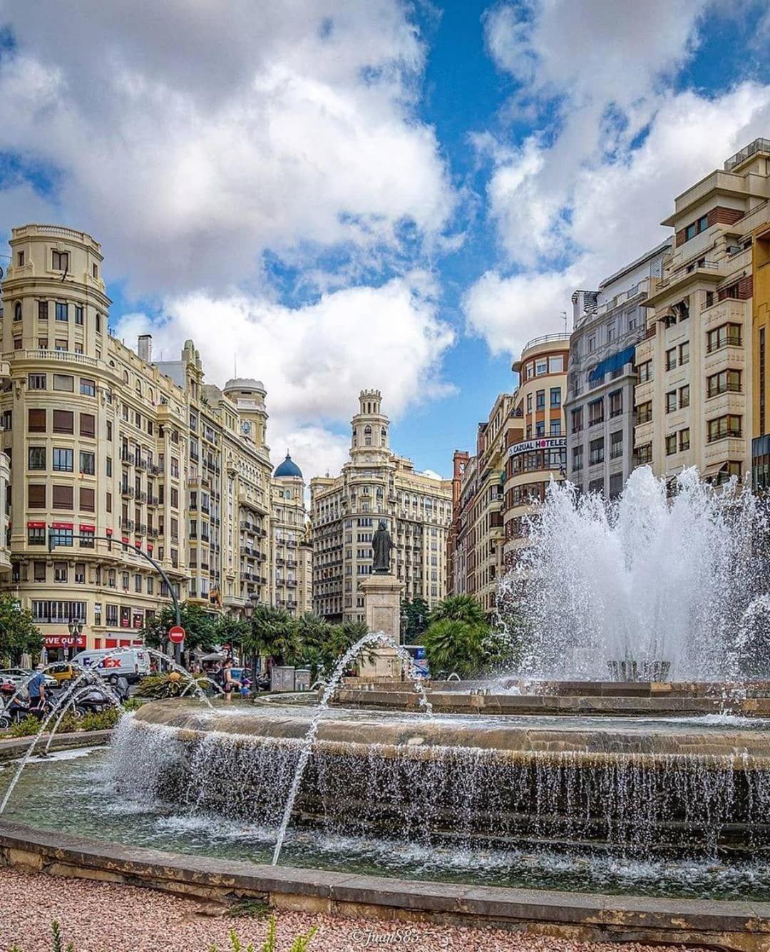 Avakian Suite Valencia Bagian luar foto